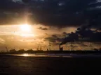 [PHOTO] Between City and Ocean thumbnail